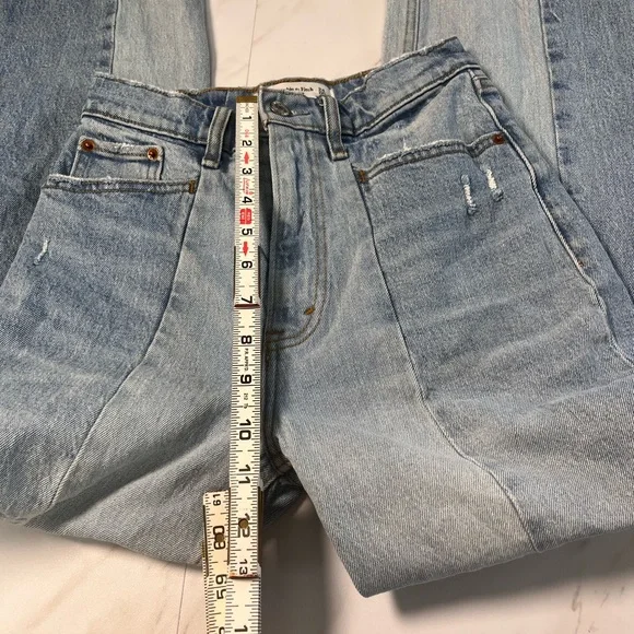 A&F Ultra High Rise The Crop Wide Leg  raw hem Jeans Size 24 - Picture 10 of 12
